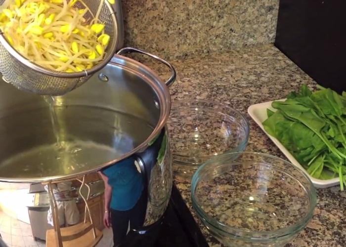 Bước 1 Sơ chế nguyên liệu Bibimbap Hàn Quốc kiểu Việt