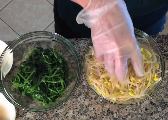 Bước 1 Sơ chế nguyên liệu Bibimbap Hàn Quốc kiểu Việt
