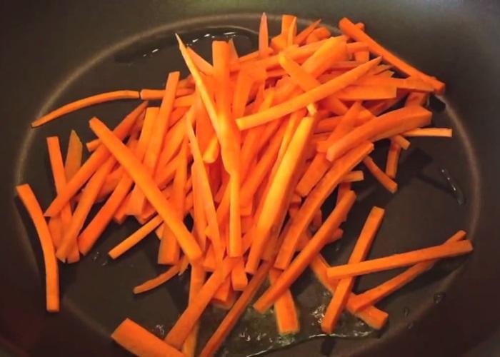 Bước 2 Xào rau củ Bibimbap Hàn Quốc kiểu Việt