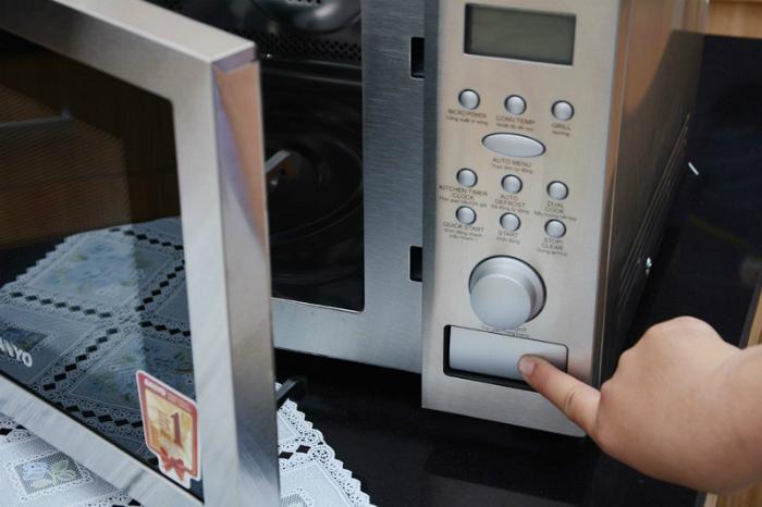Nên sử dụng bảng điều khiển cơ Những điều cần biết khi chọn mua lò vi sóng > Nên sử dụng bảng điều khiển cơ