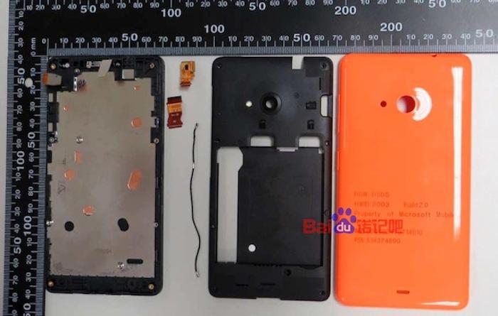 Các chi tiết bên trong Lumia 535