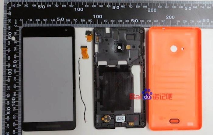 Các chi tiết bên trong Lumia 535