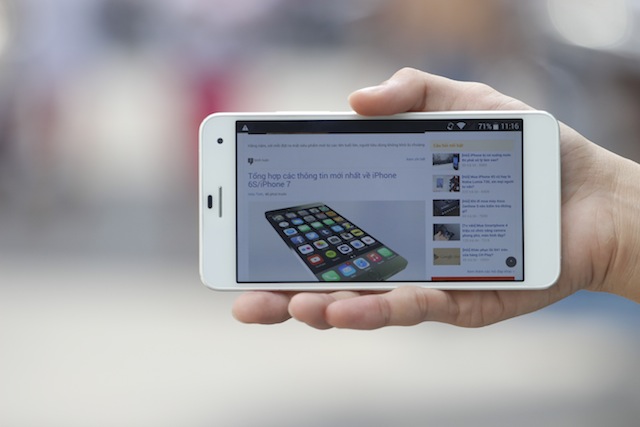 Màn hình không nổi bật khi dưới trời nắng