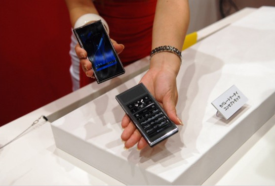 Fujitsu – F-04B Separate Keitai