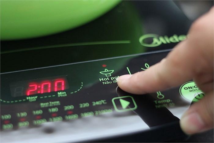 Bếp điện từ Midea MI-SV21DU có chế độ nấu lẩu Bếp điện từ Midea MI-SV21DU có chế độ nấu lẩu