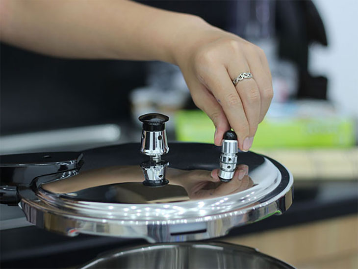 Xả van nồi áp suất cơ