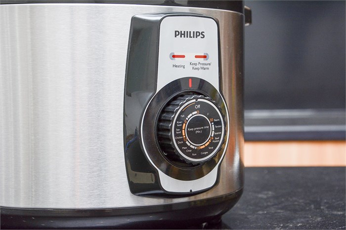 Khi nhiệt độ trong nồi quá cao, nồi áp suất điện tử Philips HD2103 tự động chuyển qua chế độ nấu có nhiệt độ thấp hơn