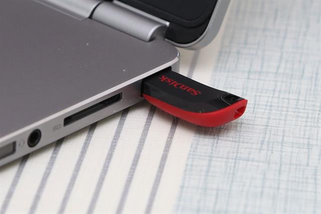 Tốc độ ghi lên đến 5Mb/s và tốc độ đọc lên đến 20 Mb/s