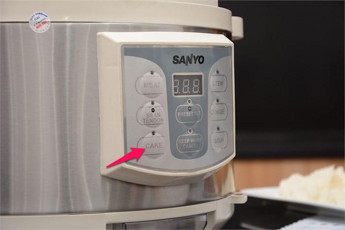Nồi áp suất điện Sanyo ECJ-JH9075D có thể làm bánh được
