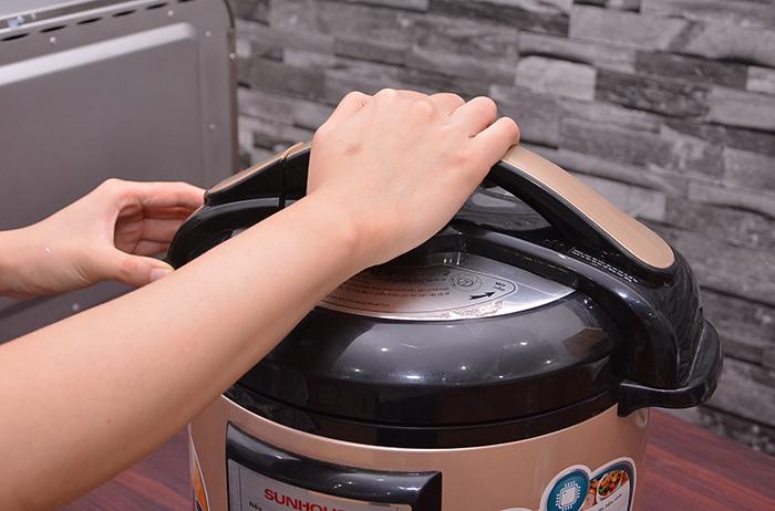 How to use the cooking function of an electric pressure cooker