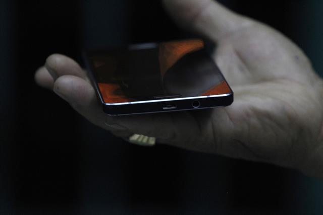 Các góc cạnh của Galaxy A5