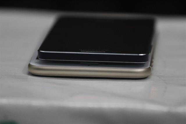 Galaxy A5 và iPhone 6 Plus