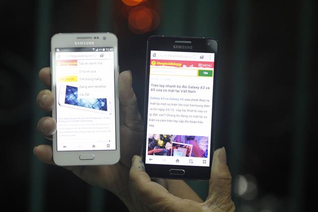 Hai thiết bị so dáng cùng nhau