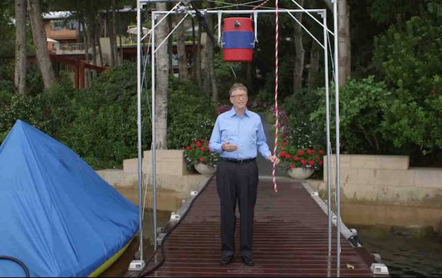 Phong trào ALS Ice Bucket Challenge hay dội nước đá đã lan truyền cực nhanh trong giới công nghệ và những nhân vật nổi tiếng cũng thực hiện thử thách này