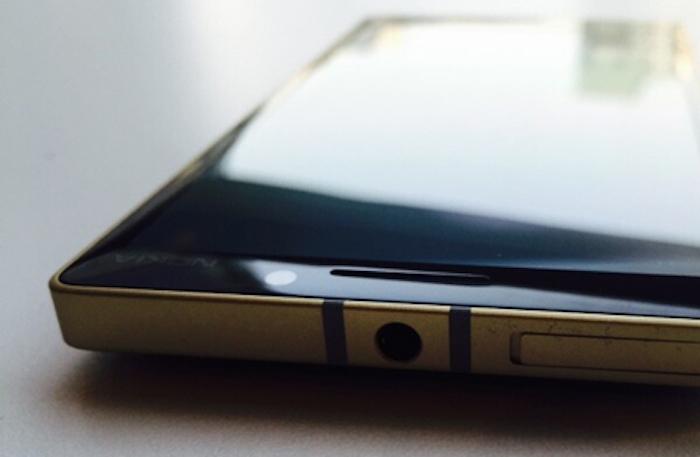 Nokia Lumia 930 phiên bản vàng xuất hiện > Lumia 930 rất bắt mắt