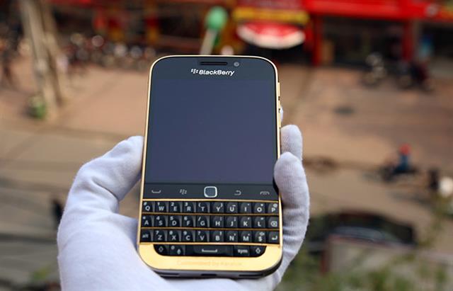 BlackBerry Classic mạ vàng