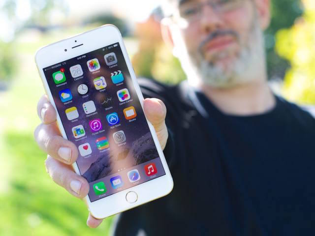 iPhone có chứa các phần mềm gián điệp?