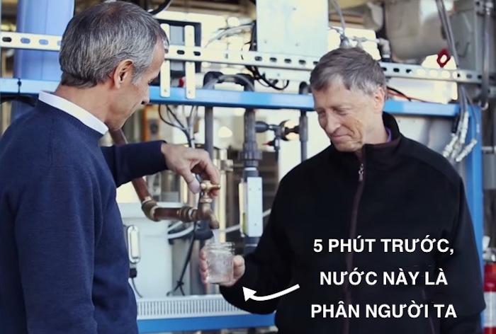 Bill Gates uống nước lọc từ phân người để chứng minh cho công nghệ lọc nước mới