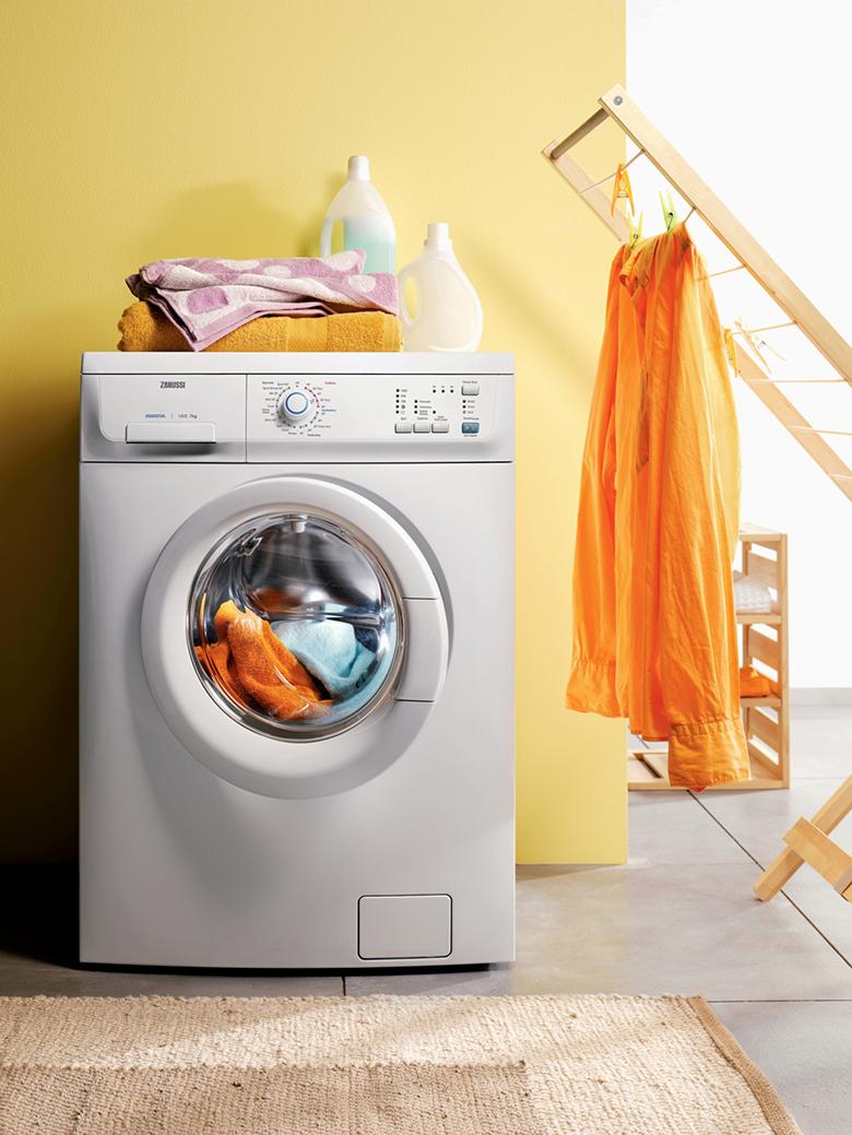 Thông thường cửa máy giặt Electrolux điều được làm trong suốt