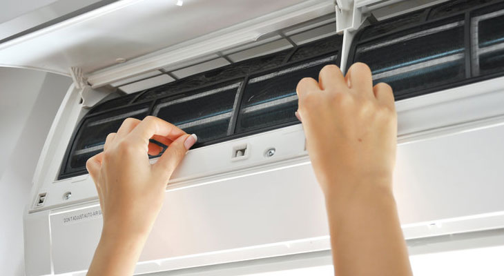 Cẩn thận khi dùng máy lạnh, điều hòa mùa nóng tránh bị cảm, sốc nhiệt! > Phải vệ sinh, bảo trì máy lạnh định kỳ