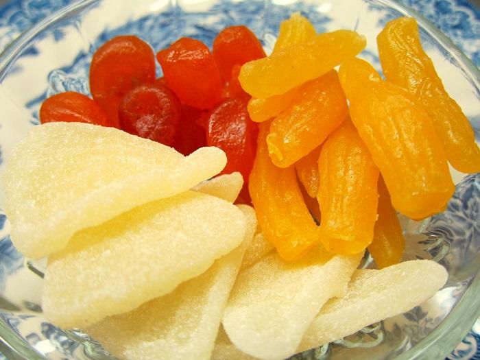 Chọn mứt Tết có màu tự nhiên, không bốc mùi hôi hay chảy nước Cách chọn hạt dưa, mứt, bánh kẹo ngon và an toàn cho ngày tết > Chọn mứt Tết có màu tự nhiên, không bốc mùi hôi hay chảy nước