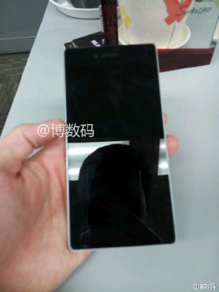 Ảnh rò rỉ của Lenovo Vibe Z3 Pro