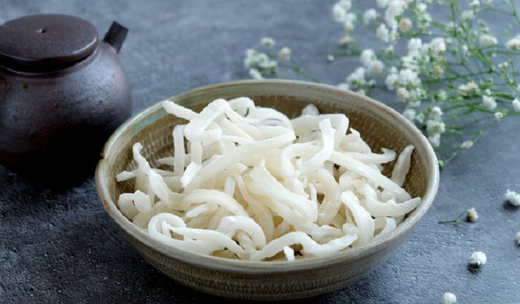 Chỉ n&ecirc;n lấy một lượng mứt đủ d&ugrave;ng ra khay đĩa