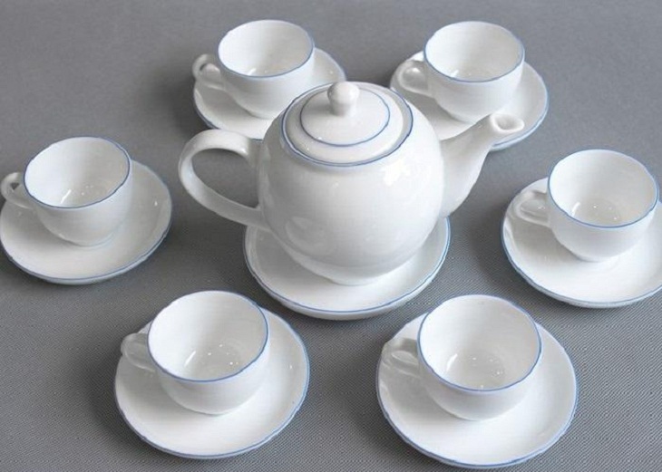 Cleaning teapots, cups and bowls with yellow stains