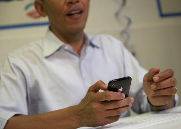 Obama với iPhone