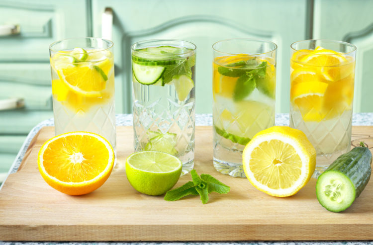 Drinking lemon water helps to decompose alcohol in wine