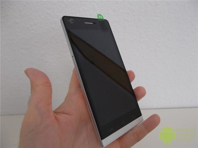 6. Thậm chí một bạn có nicknam dphoto92 của diễn đàn tinhte còn chia sẻ concept Bphone được rò rỉ từ ông chú làm ở Bkav ngay ngoài đời thật nhưng khả năng đây chỉ hàng giả rất cao.