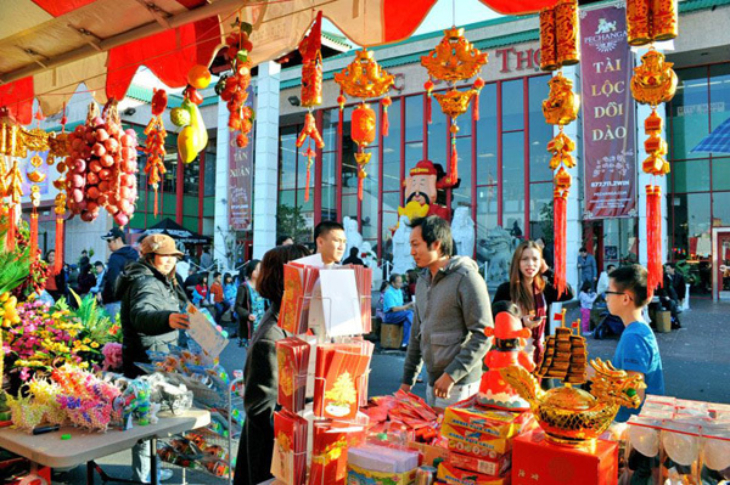 Shopping for the lunar New Year