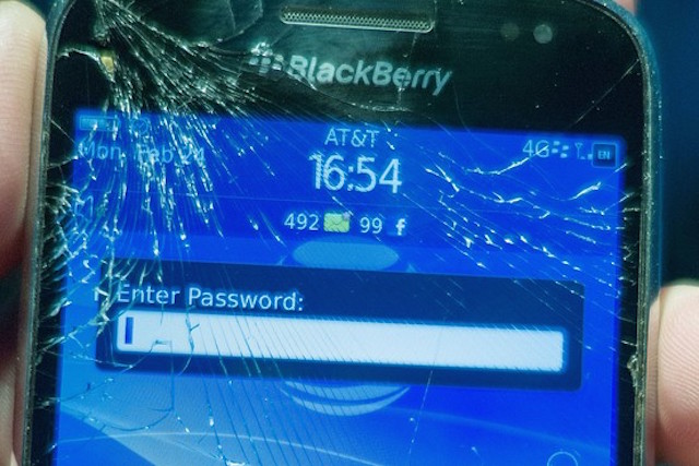 Điện thoại màn hình vỡ đang được KFC quan tâm