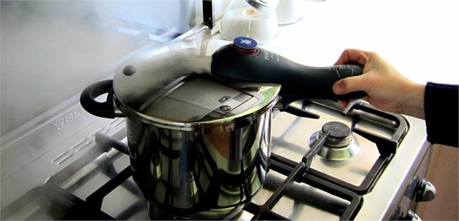 Xả áp nồi áp suất thế nào cho đúng cách?