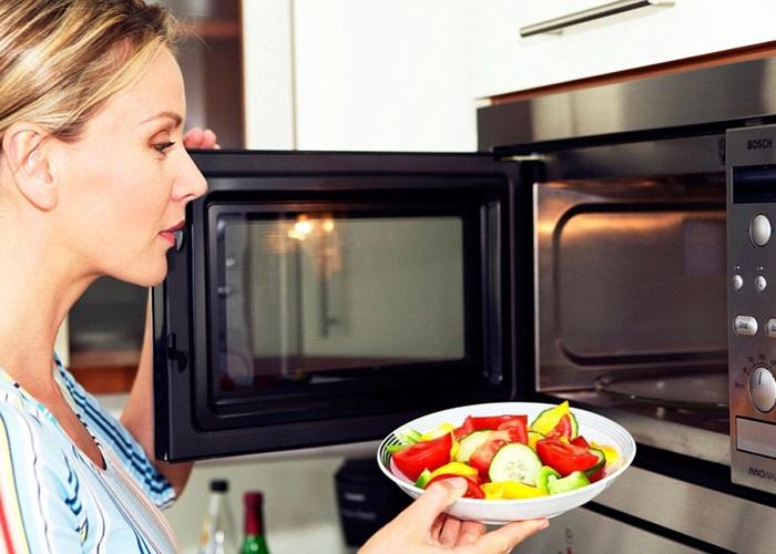 Vật đựng làm bằng sứ có thể sử dụng được trong lò vi sóng Những điều gì bạn nên chú ý khi sử dụng lò vi sóng? > Vật đựng làm bằng sứ có thể sử dụng được trong lò vi sóng