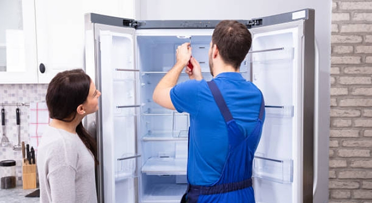 Hãy gọi nhân viên kỹ thuật khi linh kiện tủ lạnh có vấn đề