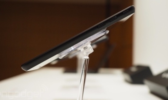 Thiết kế của VAIO Phone không có gì quá nổi bật Thiết kế của VAIO Phone không có gì quá nổi bật