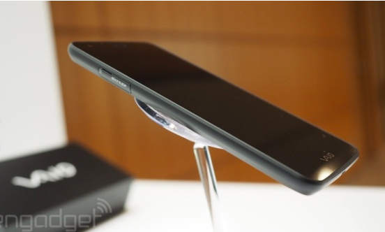 Thiết kế của VAIO Phone không có gì quá nổi bật Thiết kế của VAIO Phone không có gì quá nổi bật