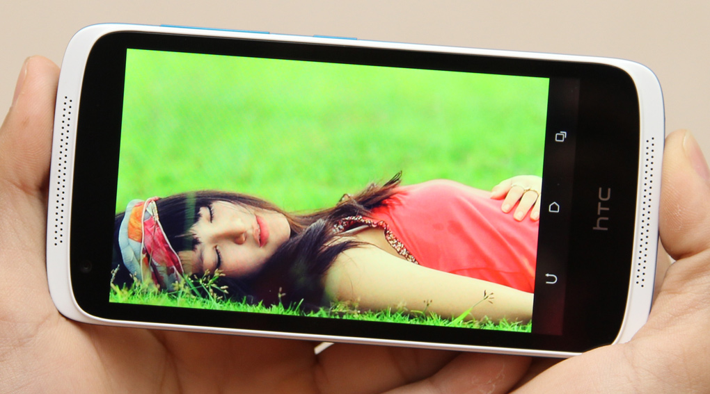 Máy dùng SoC 4 nhân và chạy Android KitKat khi bán ra