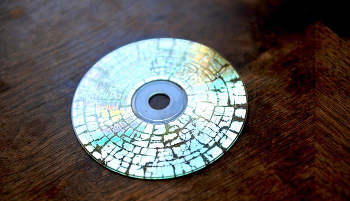 Biến đĩa CD hỏng thành vật trang trí 'độc' cho lò vi sóng