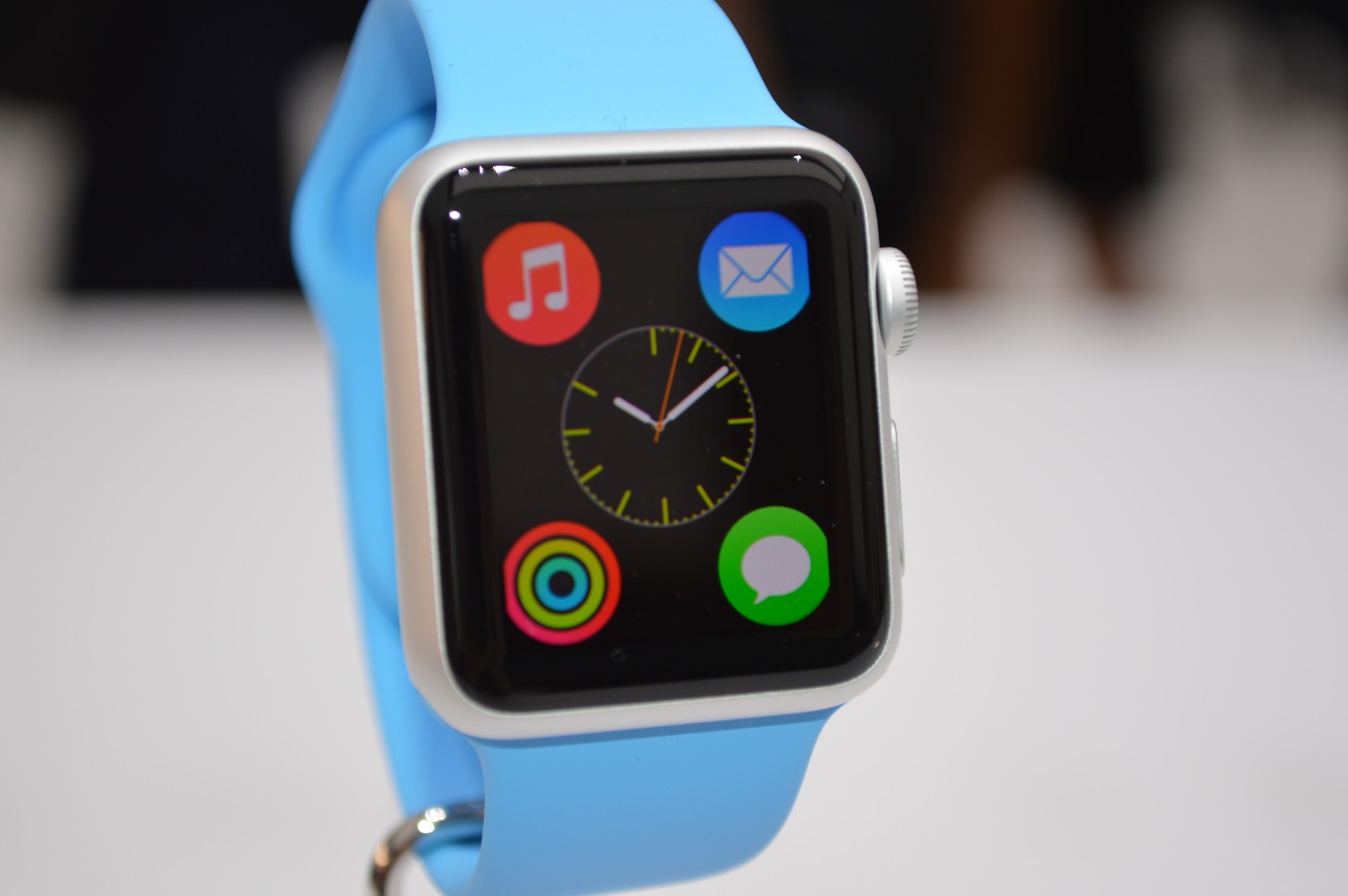 Apple Watch 2 sẽ xuất hiện sớm Apple Watch 2 sẽ xuất hiện sớm