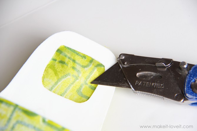 Tạo túi sạc điện thoại bằng vỏ chai sữa tắm