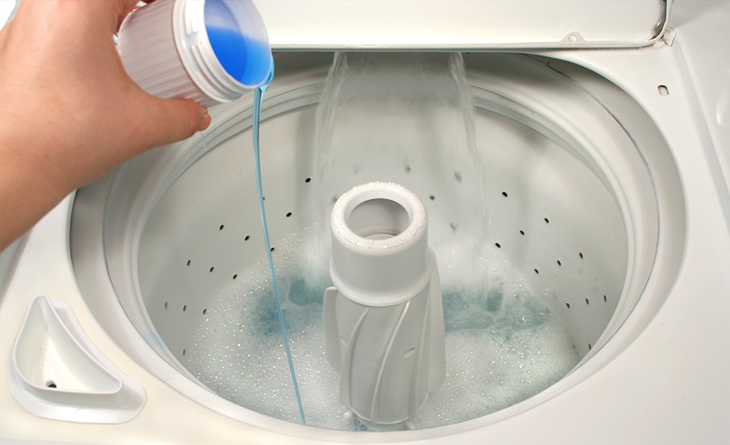 Use specialized detergent to clean the washing drum