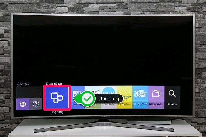 Chọn vào thẻ ứng dụng Cách tải ứng dụng tivi Samsung JS9000 > Chọn vào thẻ ứng dụng