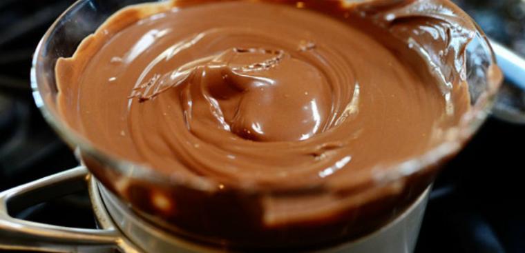 Những cách làm tan chảy chocolate có thể bạn chưa biết