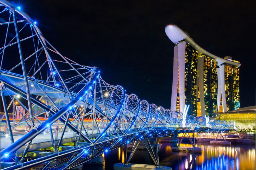 helix-bridge-and-marina-bay-sands-hotel
