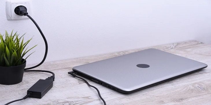 Nên sạc lâu hơn đối với laptop mới mua