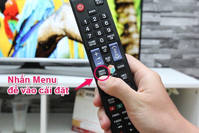 Nhấn Menu để vào giao diện cài đặt Cách kết nối mạng tivi Samsung J5500 > Nhấn Menu để vào giao diện cài đặt