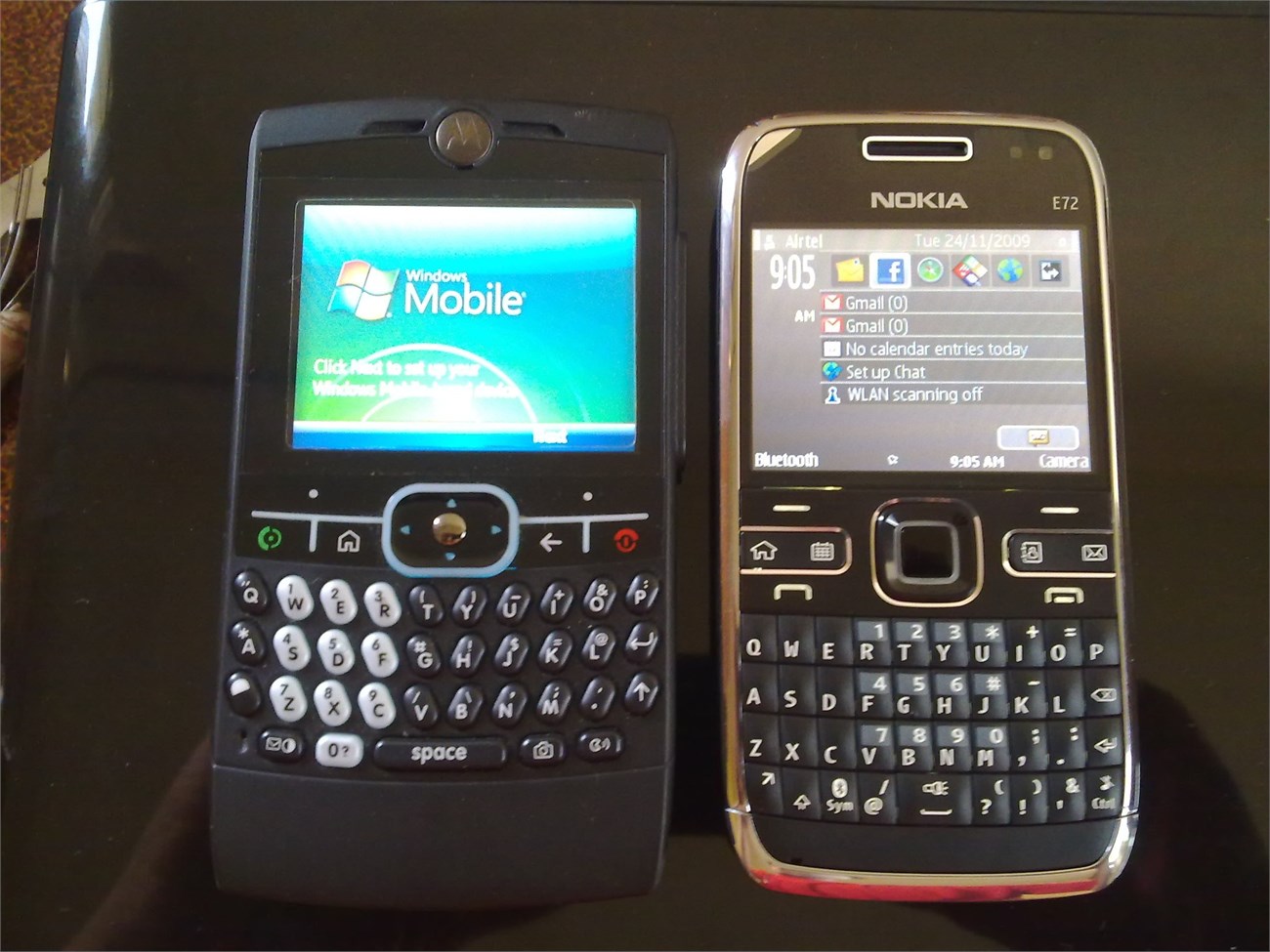 Motorola Q8 đọ dáng cùng Nokia E72