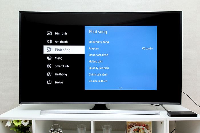 Cách dò kênh tivi Samsung JU7500 > Chọn Phát sóng